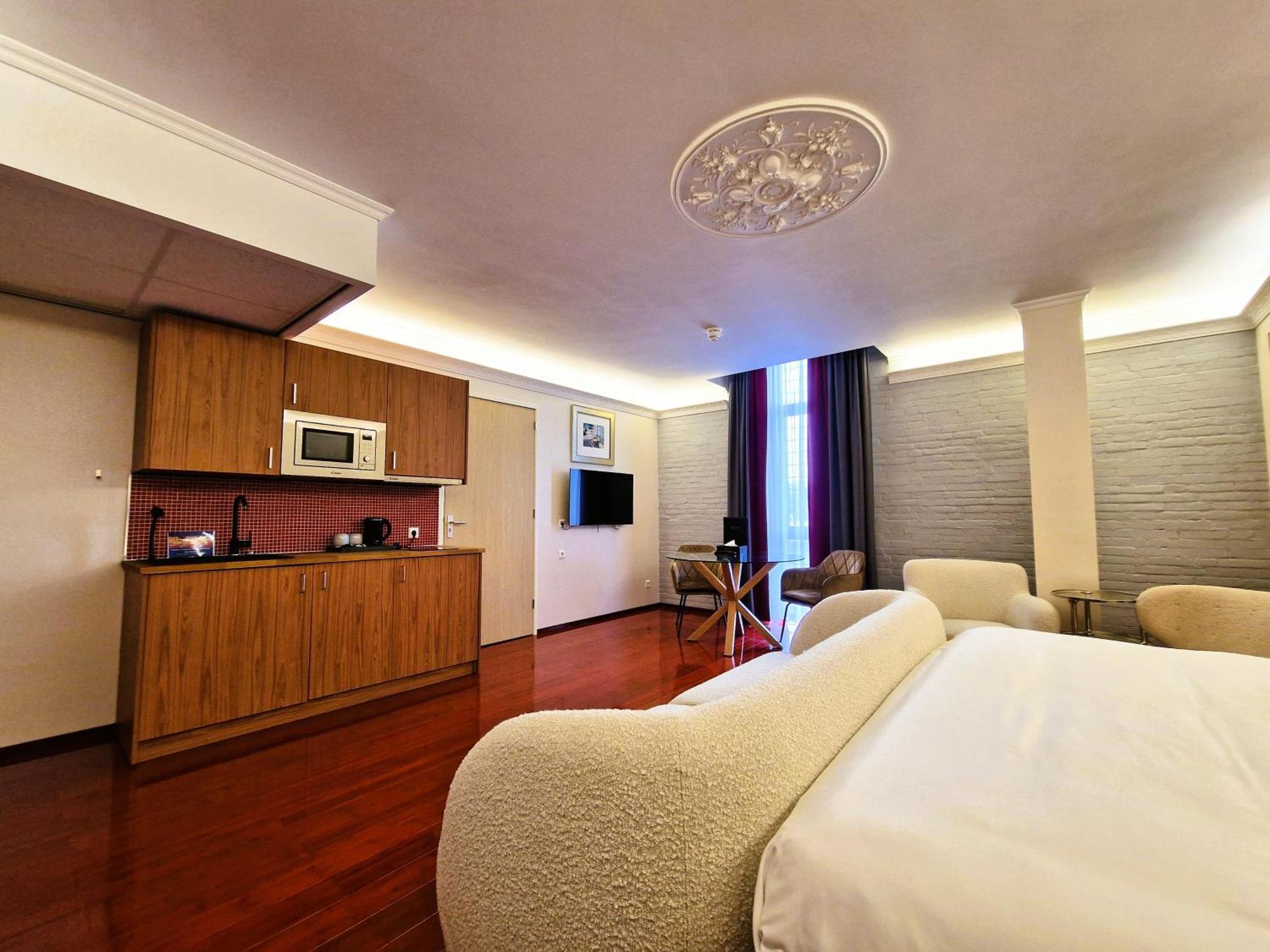 Hotel Chasse Residency