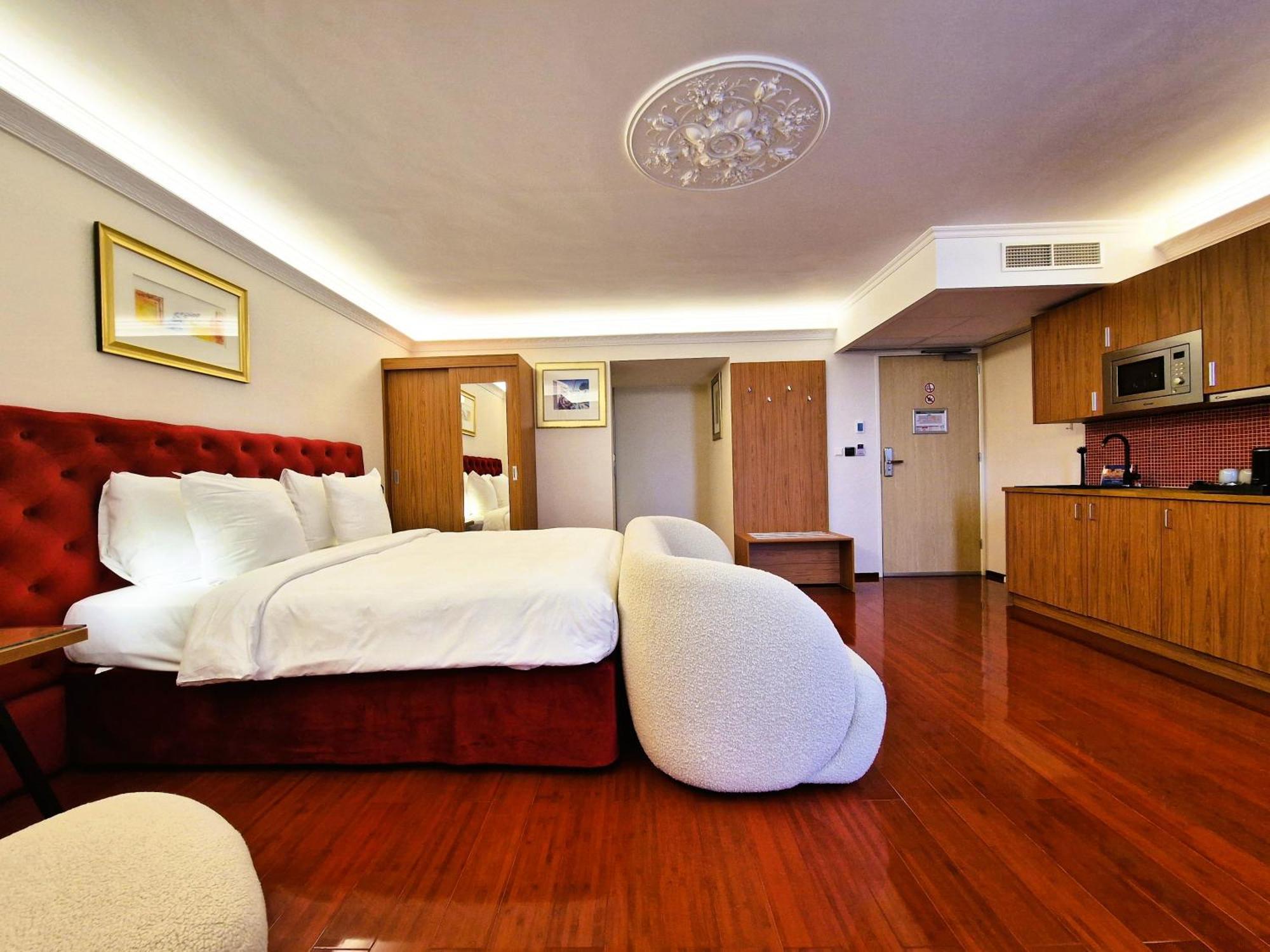 Hotel Chasse Residency
